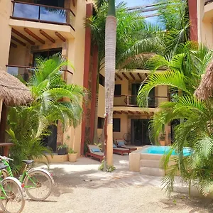 https://suites-villas-el-jardin.quintano-roohotels.com